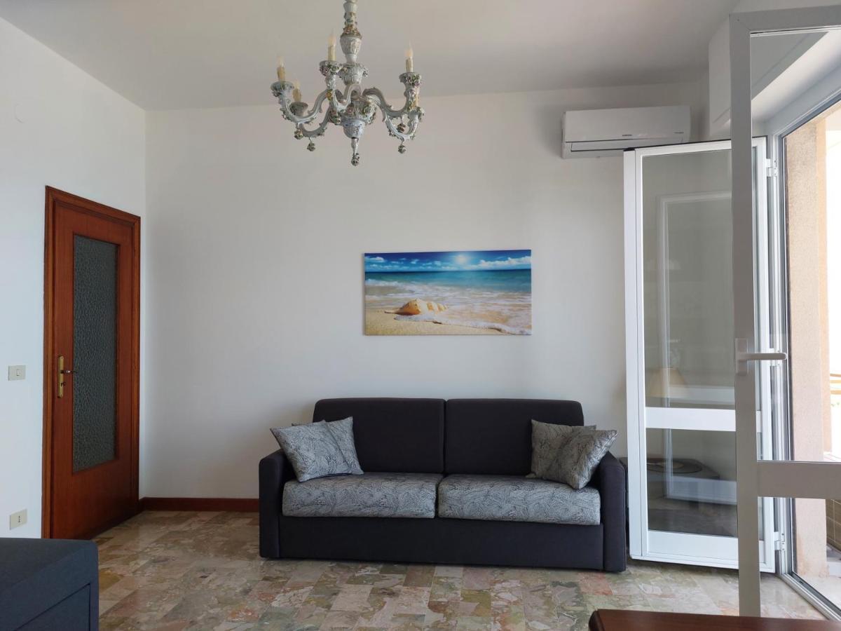 סאבונה Maremare, Really On The Beach, With Private Parking מראה חיצוני תמונה