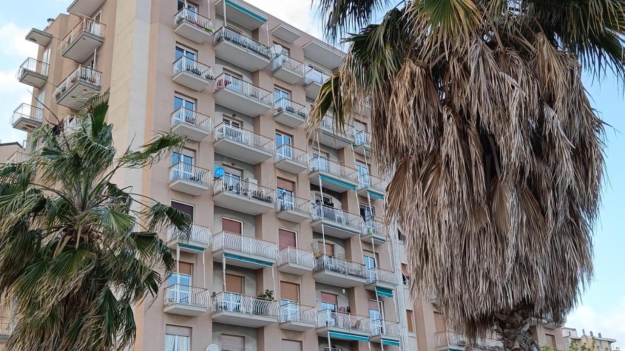 סאבונה Maremare, Really On The Beach, With Private Parking מראה חיצוני תמונה
