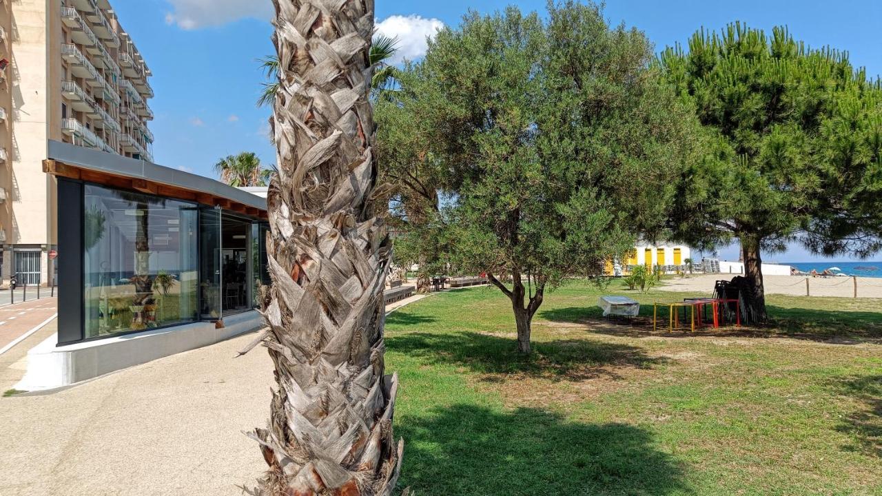 סאבונה Maremare, Really On The Beach, With Private Parking מראה חיצוני תמונה