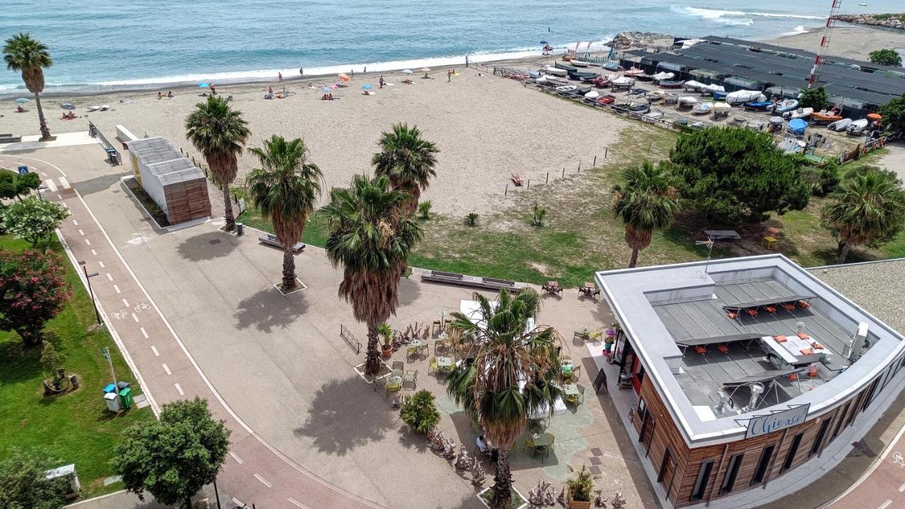 סאבונה Maremare, Really On The Beach, With Private Parking מראה חיצוני תמונה